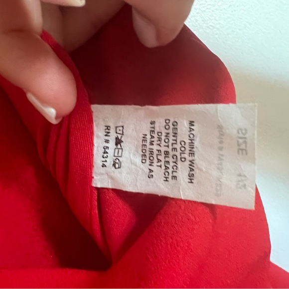 Long red gown - Picture 7 of 7